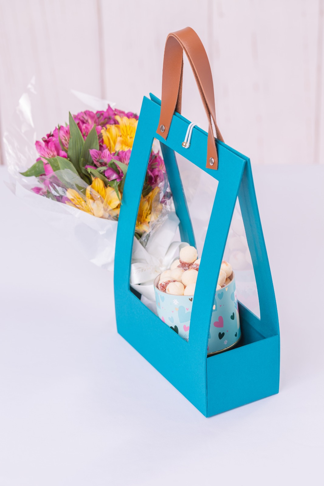 HandBag Florescer – Caixa Transparente com Petit Four e Flores