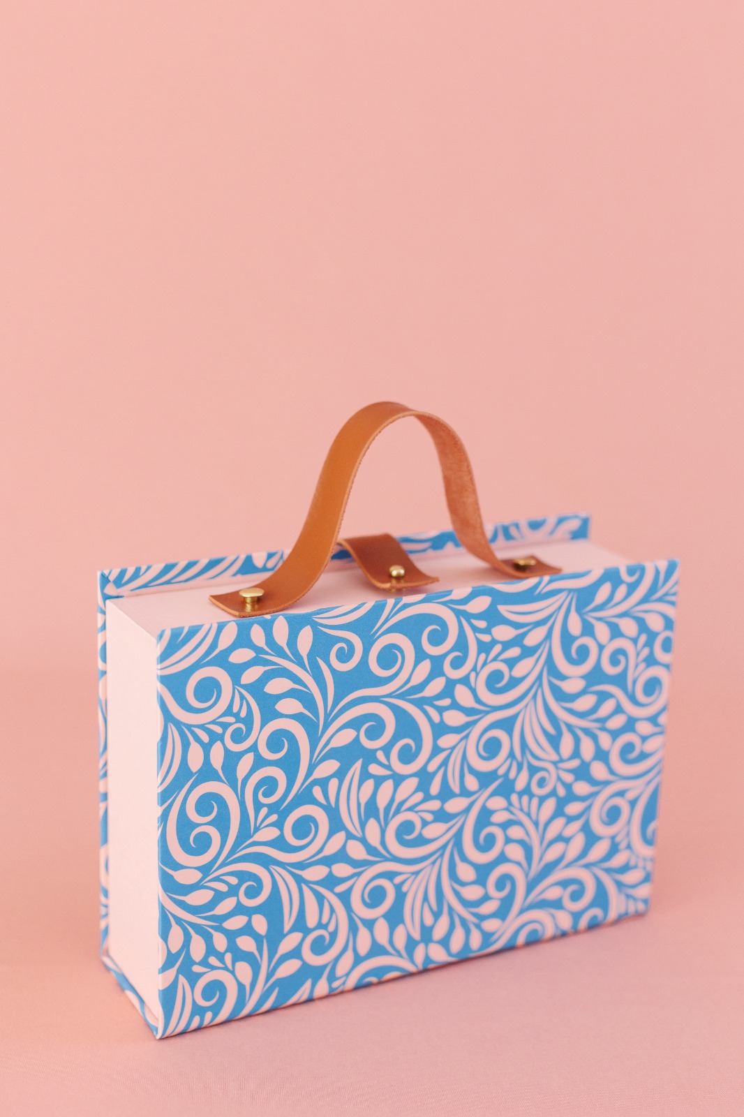 Maletinha Cartonada com Alça em Couro Ecológico