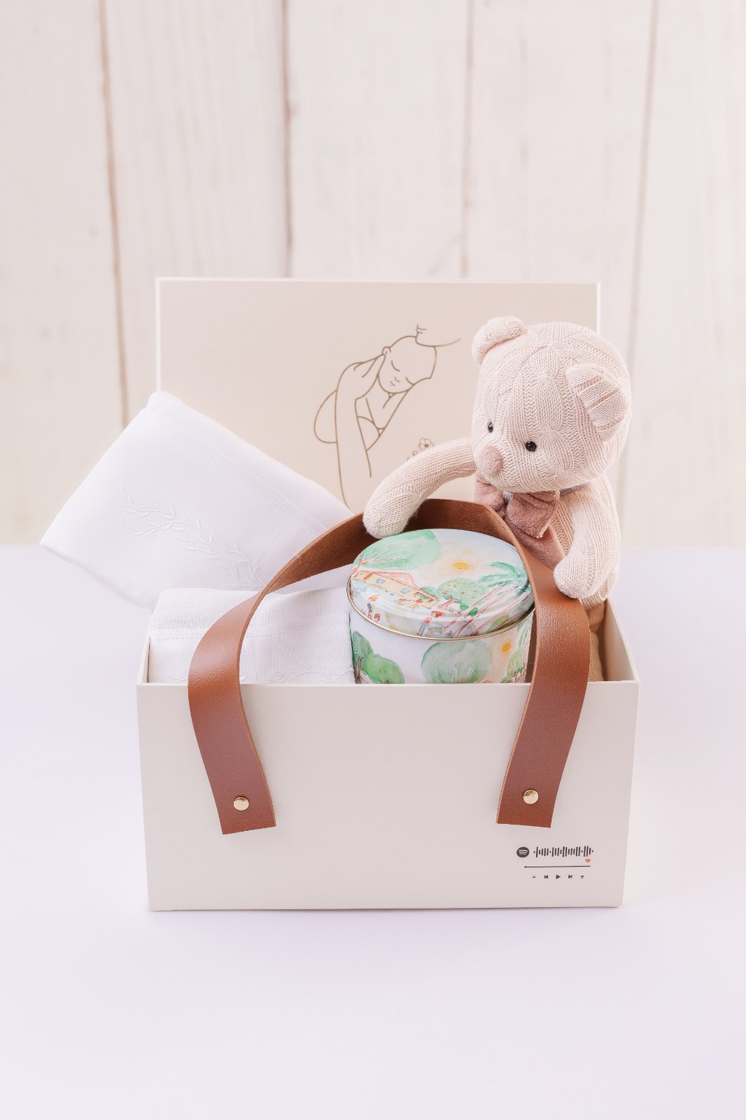 Ternura – Caixa Bolsa M com Enxoval Bordado, Urso e Música Spotify