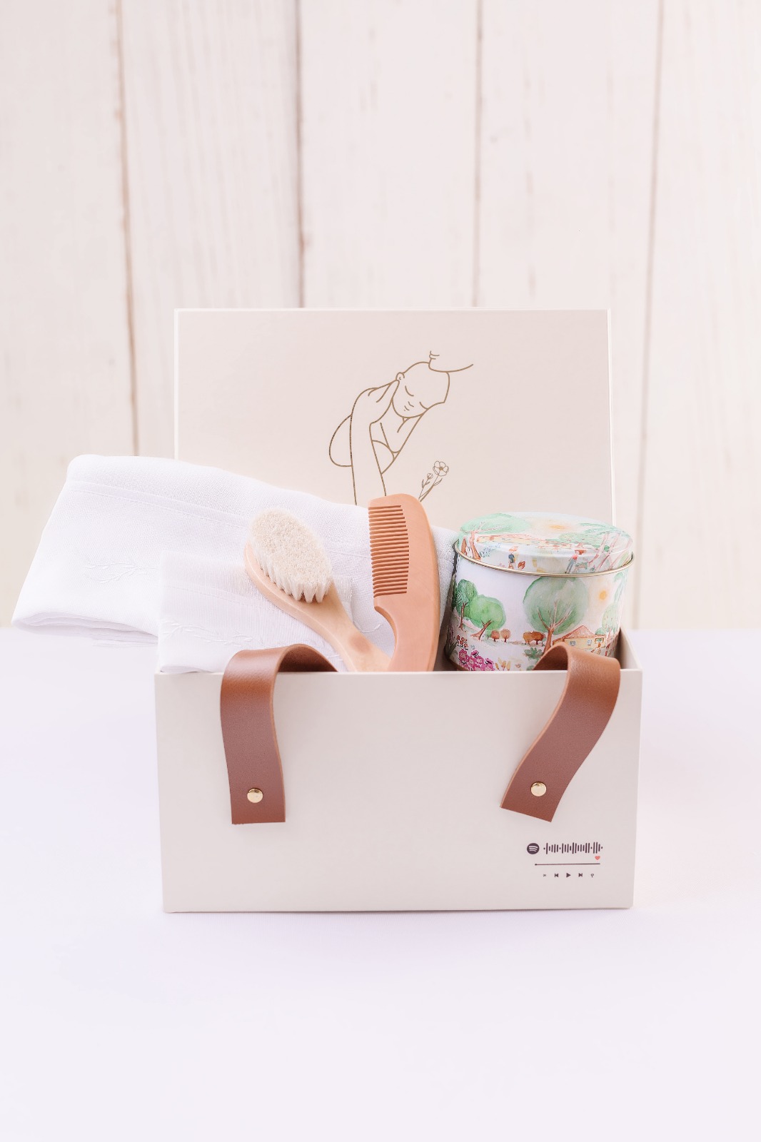 Ternura – Caixa Bolsa M com Enxoval Bordado, Petit Four e Música Spotify