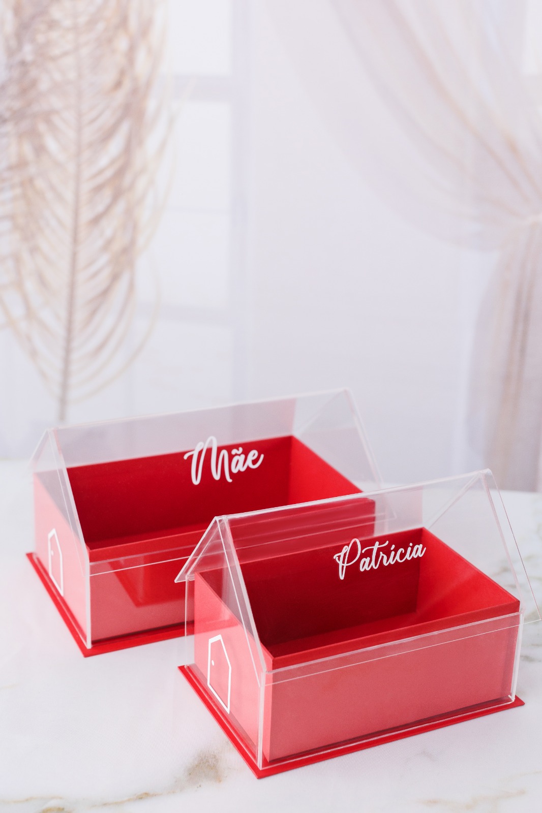 Caixa Casa em Acrílico com Base em Cartonagem