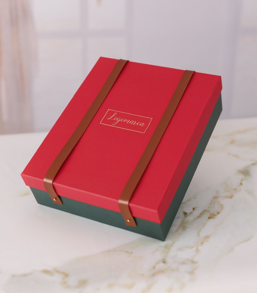 Caixa Suprema Personalizada com Vinho e Kit Queijos