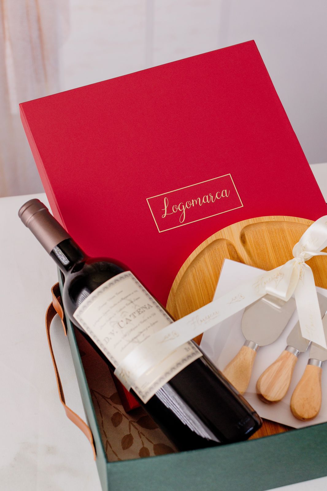 Caixa Suprema Personalizada com Vinho e Kit Queijos - Imagem 2